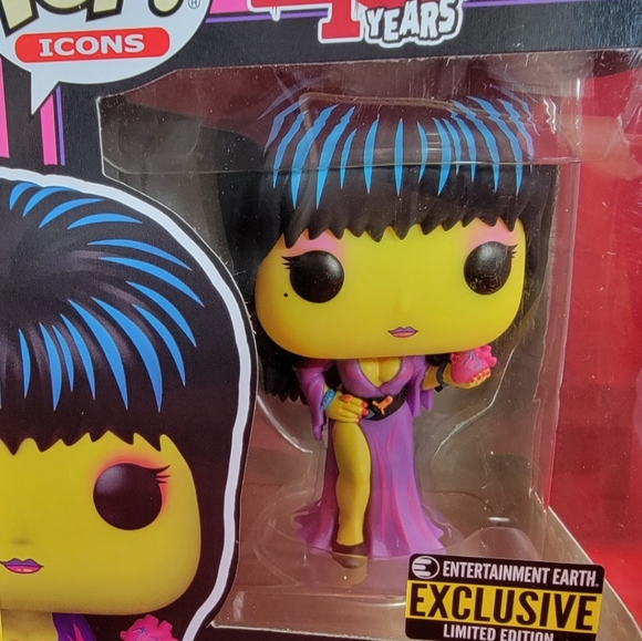 Elvira entertainment earth exclusive funko # 68 (nib) With pop protector - Picture 3 of 7
